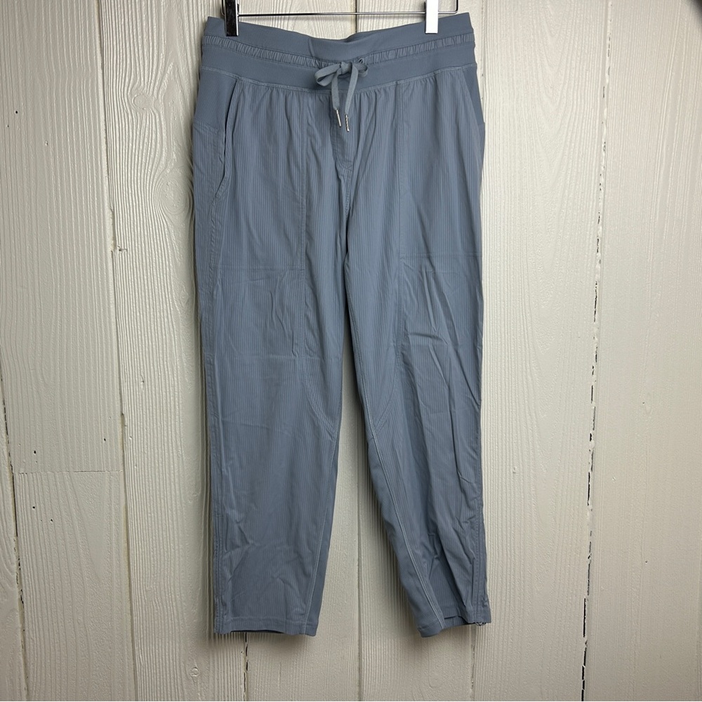 Lululemon Dance Studio Crop *25"
Chambray